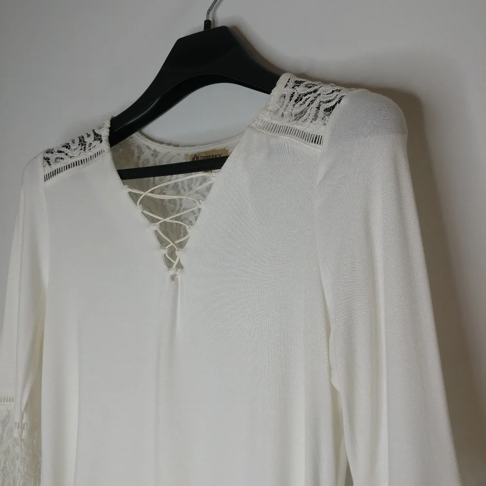 Democracy Women's Bell SLV V-Neck Lace Up Top - Picture 7 of 13